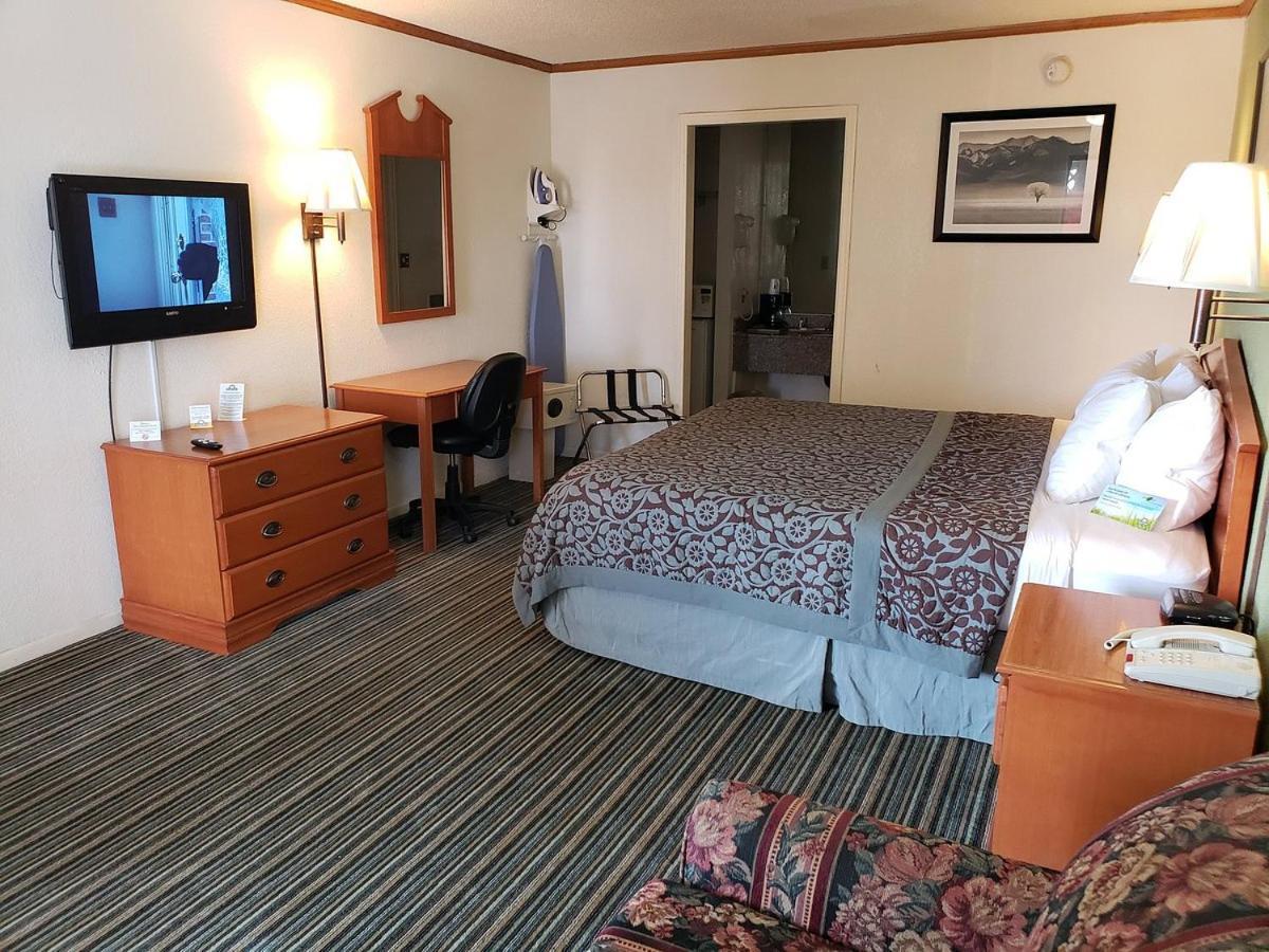 Economy Hotel Wichita- Florence St エクステリア 写真