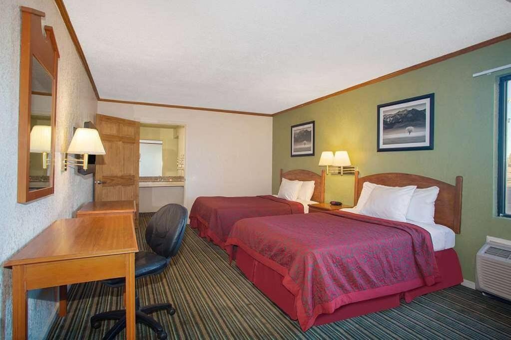 Economy Hotel Wichita- Florence St エクステリア 写真